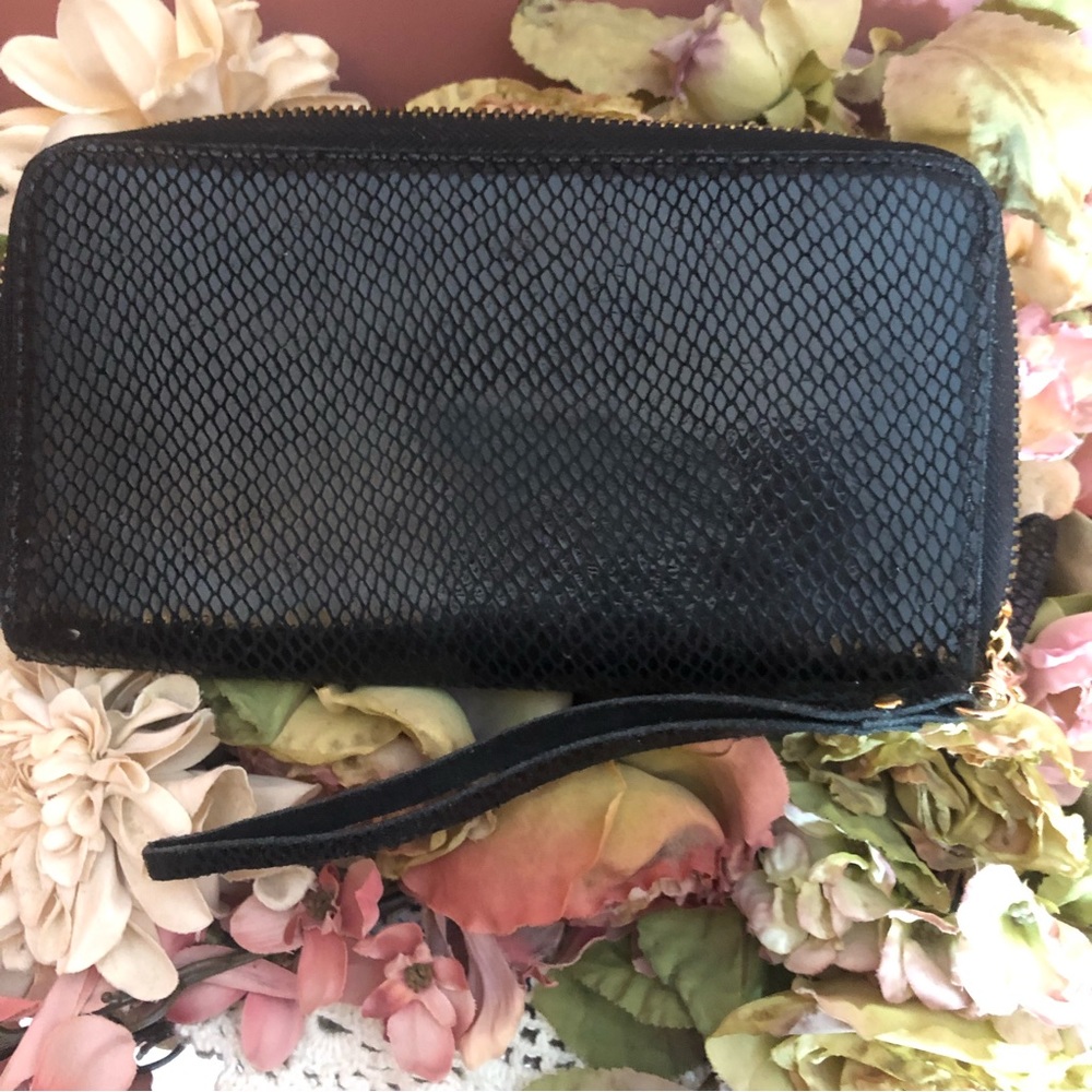 Maxine Couture black  snakeskin leather wrist wallet